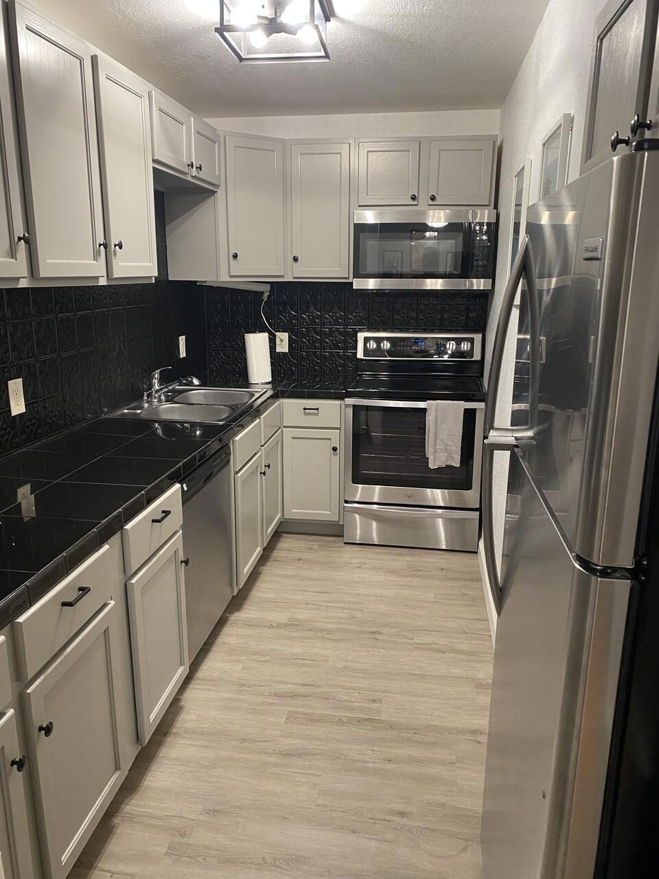 420 N Villa Court 100