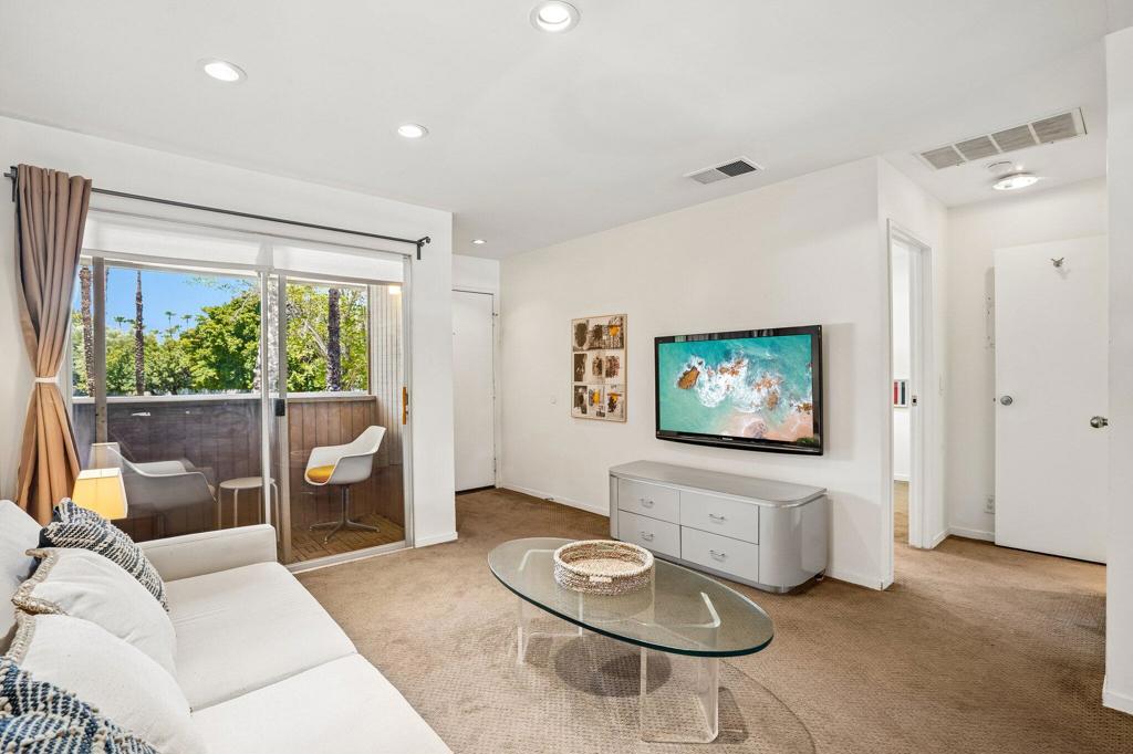 550 N Villa Court 205