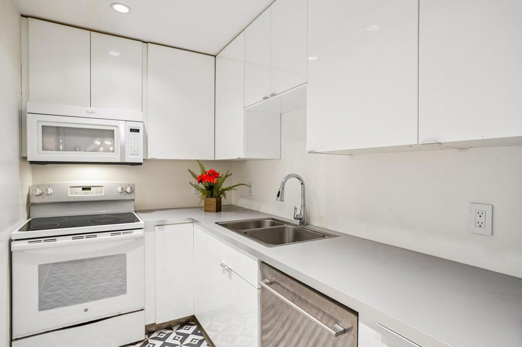 550 N Villa Court 205