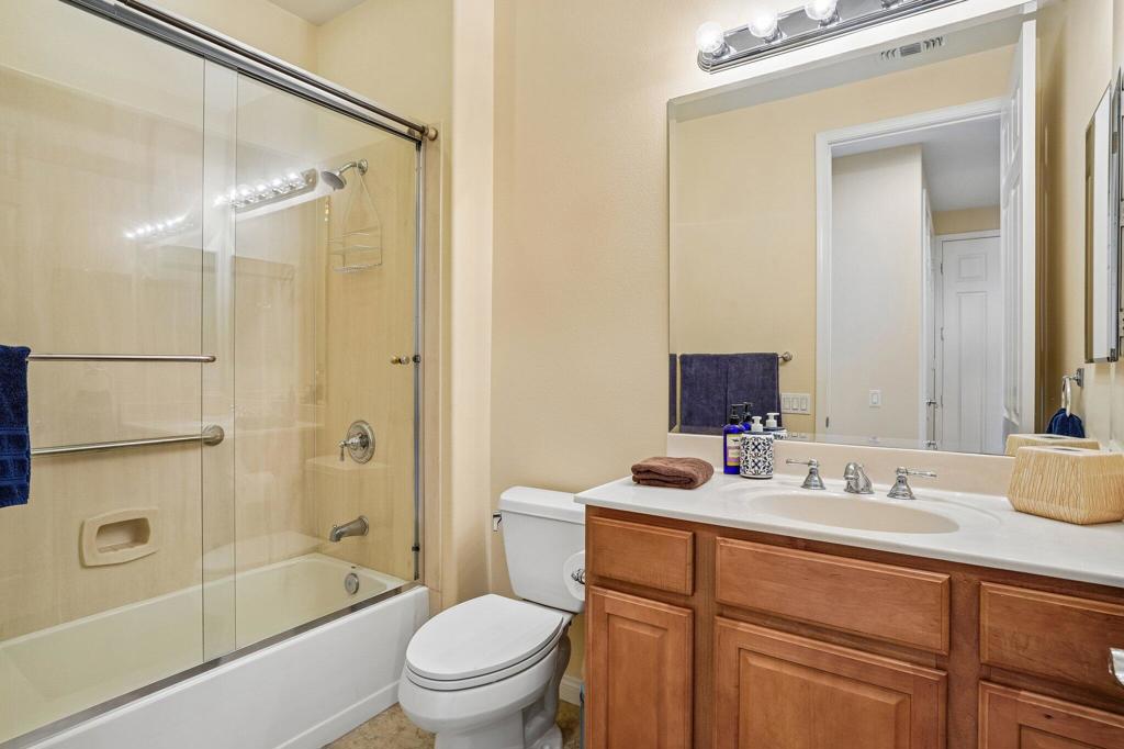 80450 Avenida Linda Vista