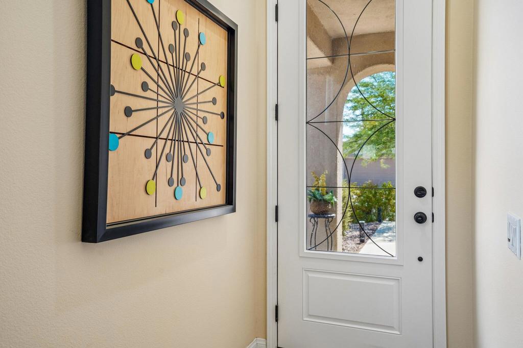 80450 Avenida Linda Vista