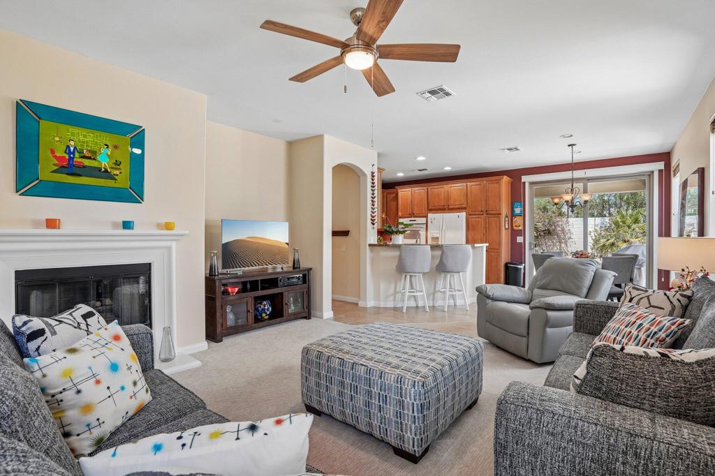 80450 Avenida Linda Vista