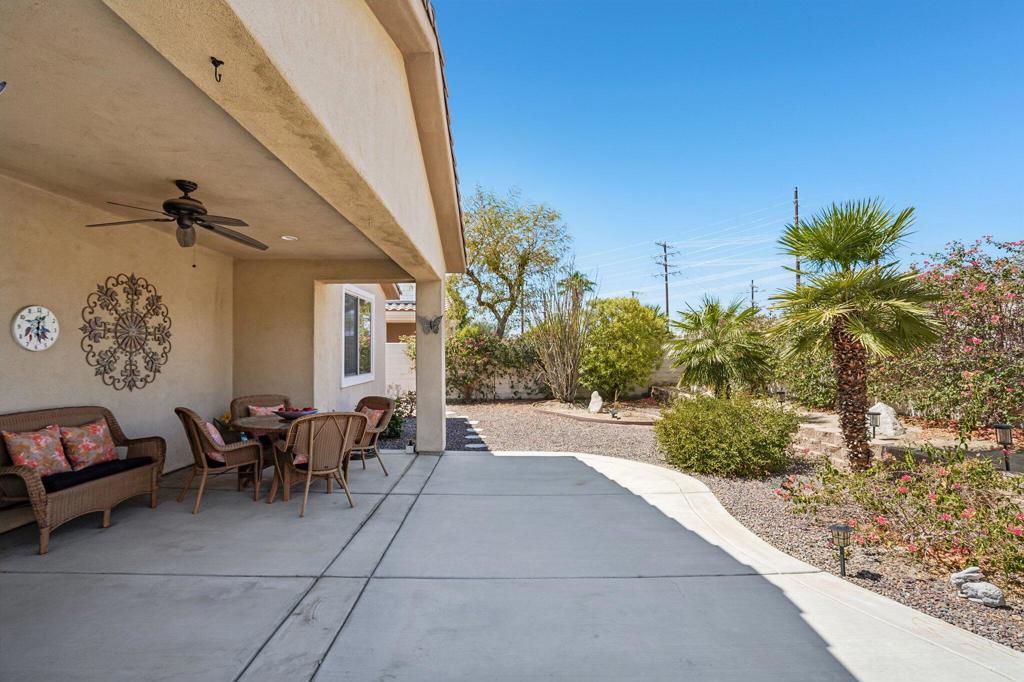 80450 Avenida Linda Vista