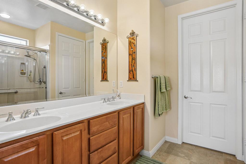 80450 Avenida Linda Vista