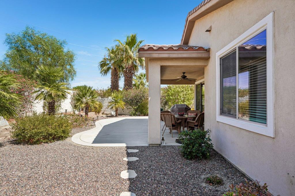 80450 Avenida Linda Vista