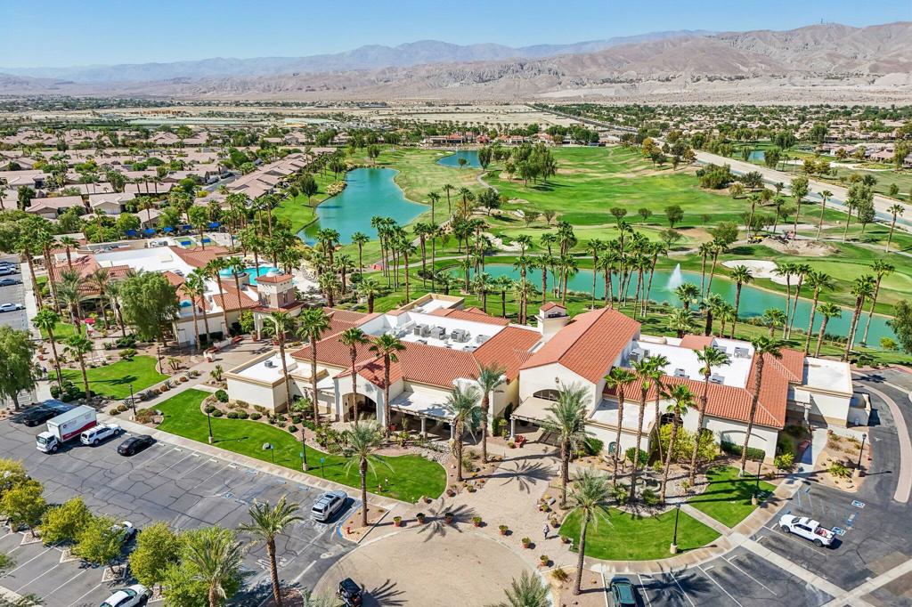 80450 Avenida Linda Vista