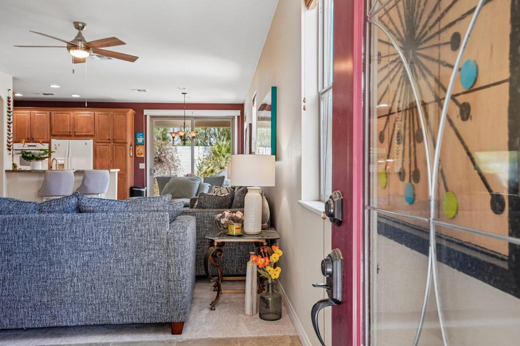 80450 Avenida Linda Vista