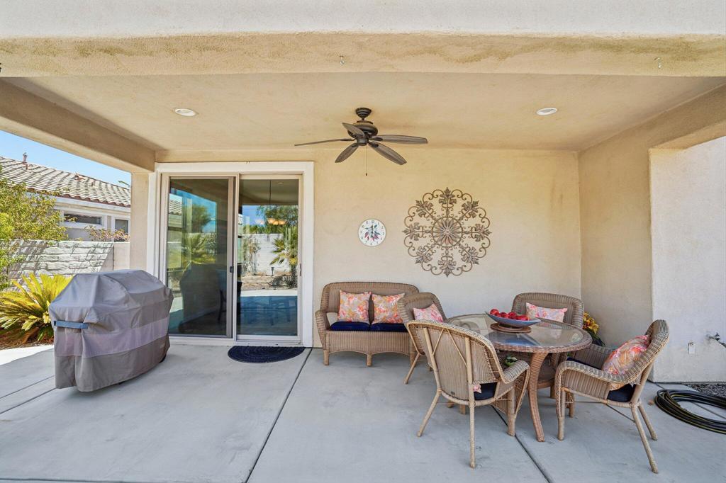 80450 Avenida Linda Vista