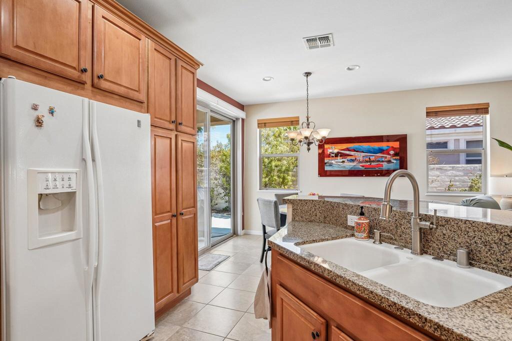 80450 Avenida Linda Vista