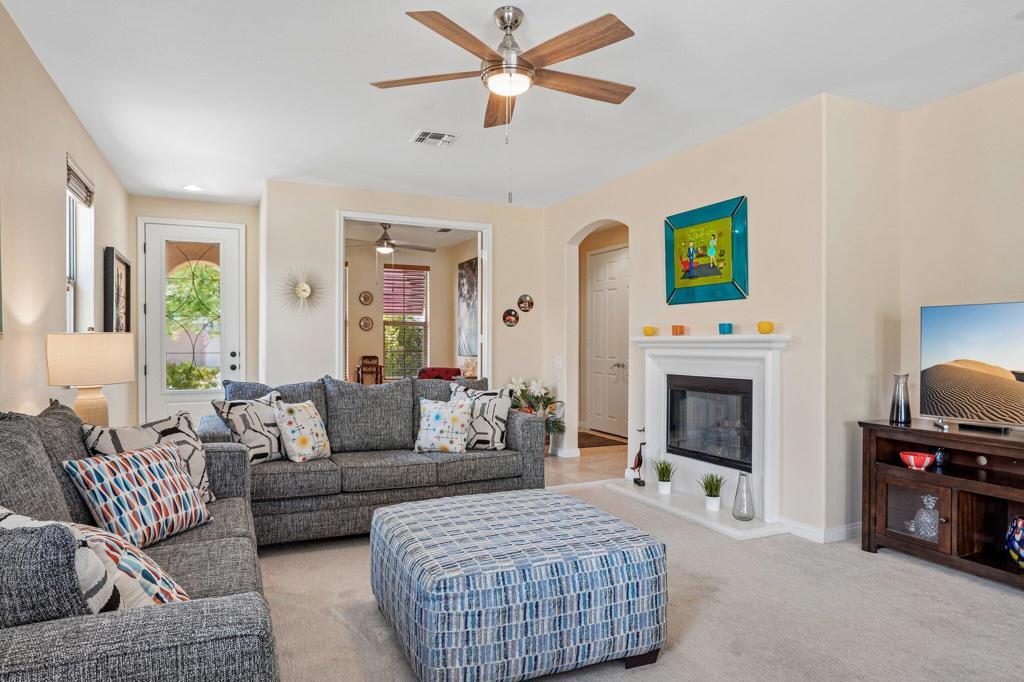 80450 Avenida Linda Vista