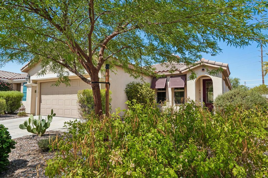 80450 Avenida Linda Vista