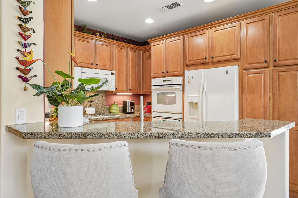 80450 Avenida Linda Vista