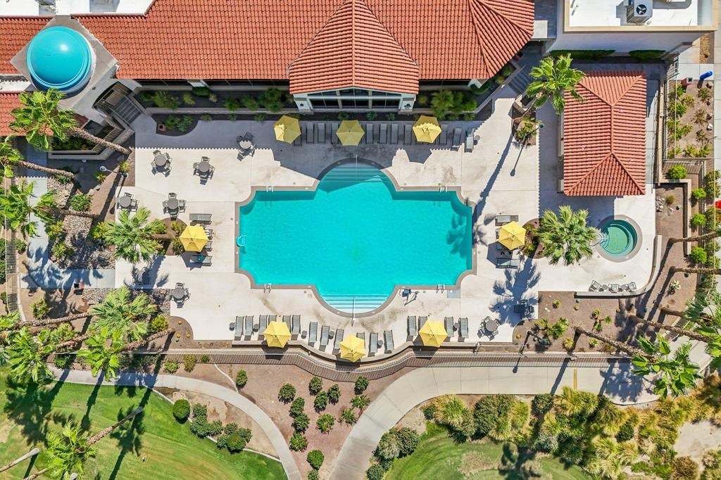 80450 Avenida Linda Vista