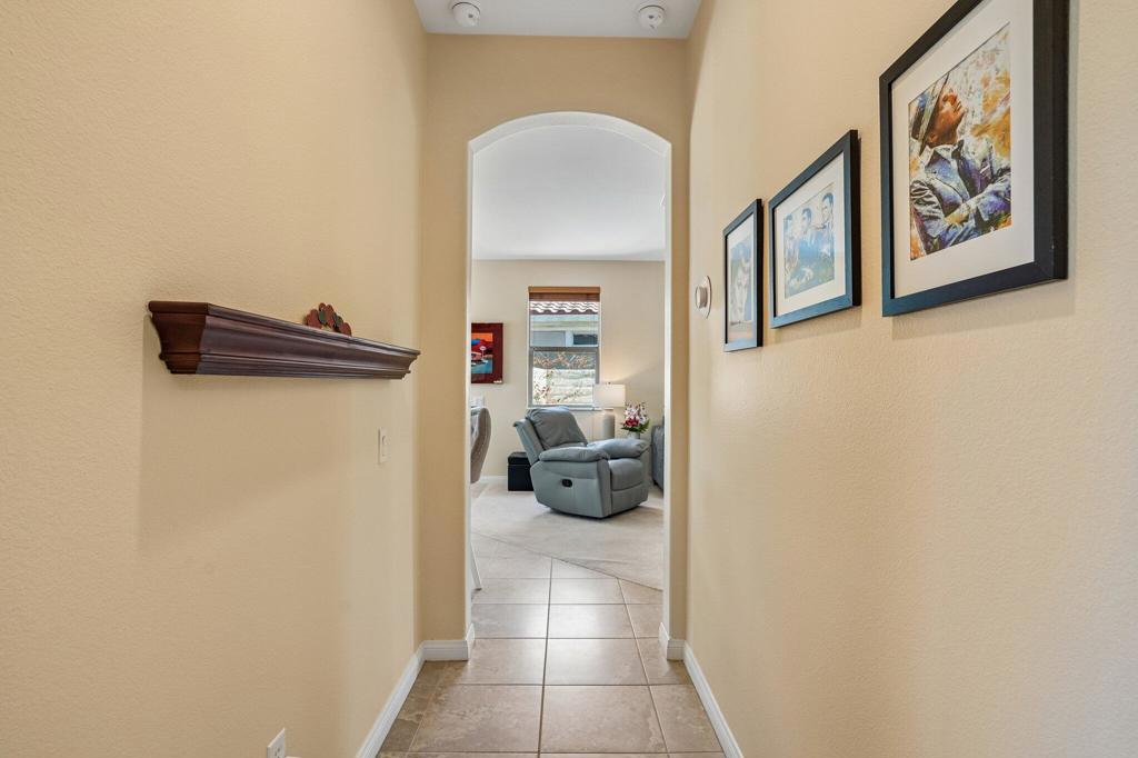 80450 Avenida Linda Vista