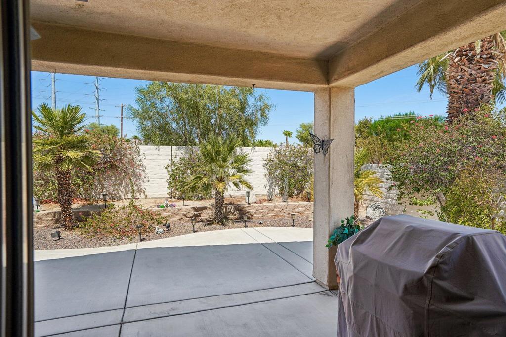 80450 Avenida Linda Vista