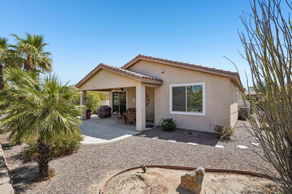 80450 Avenida Linda Vista