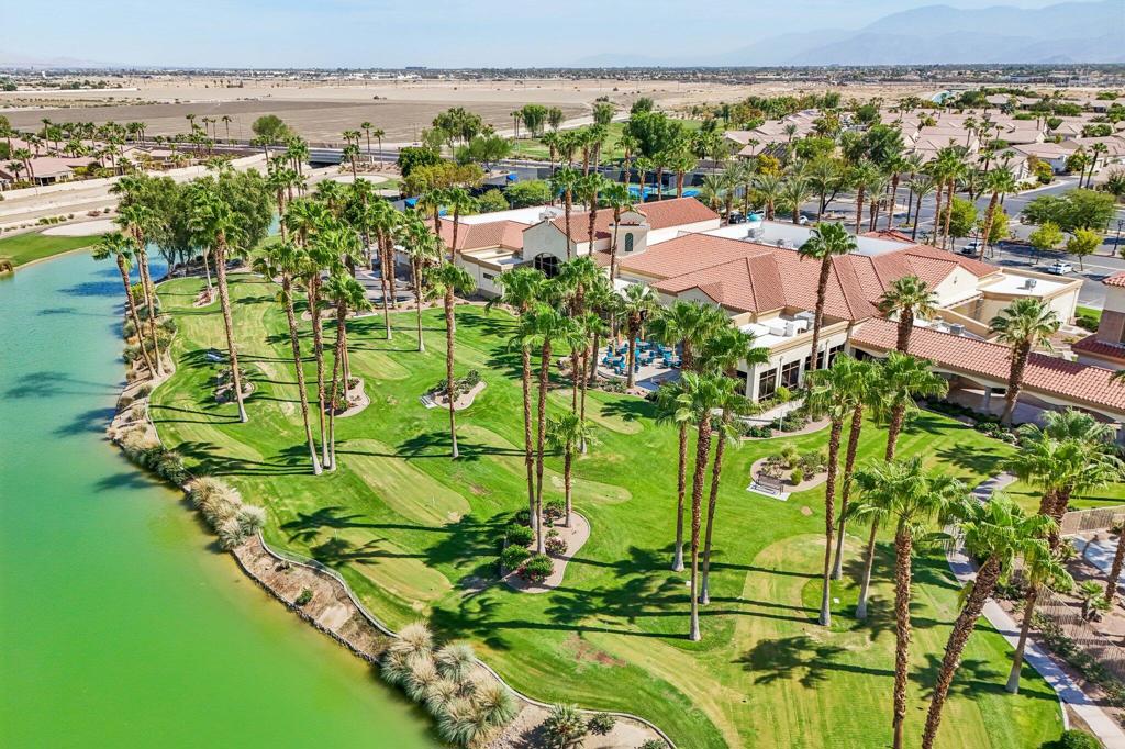 80450 Avenida Linda Vista