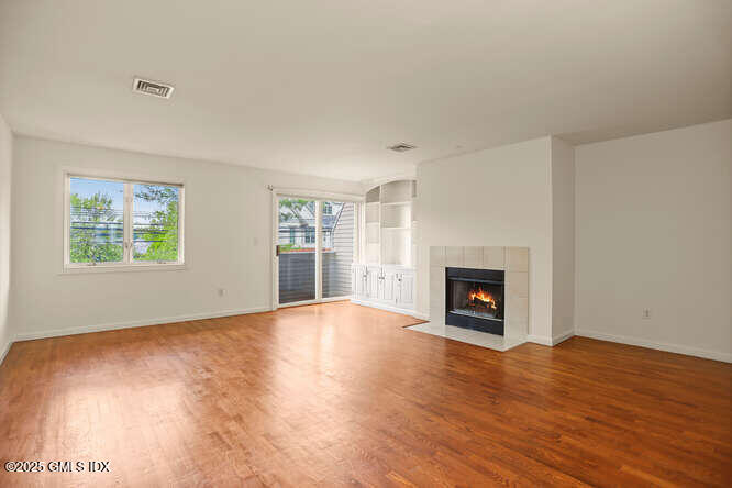 453 E Putnam Avenue 3C