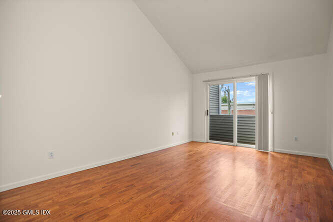 453 E Putnam Avenue 3C