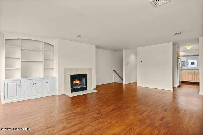 453 E Putnam Avenue 3C