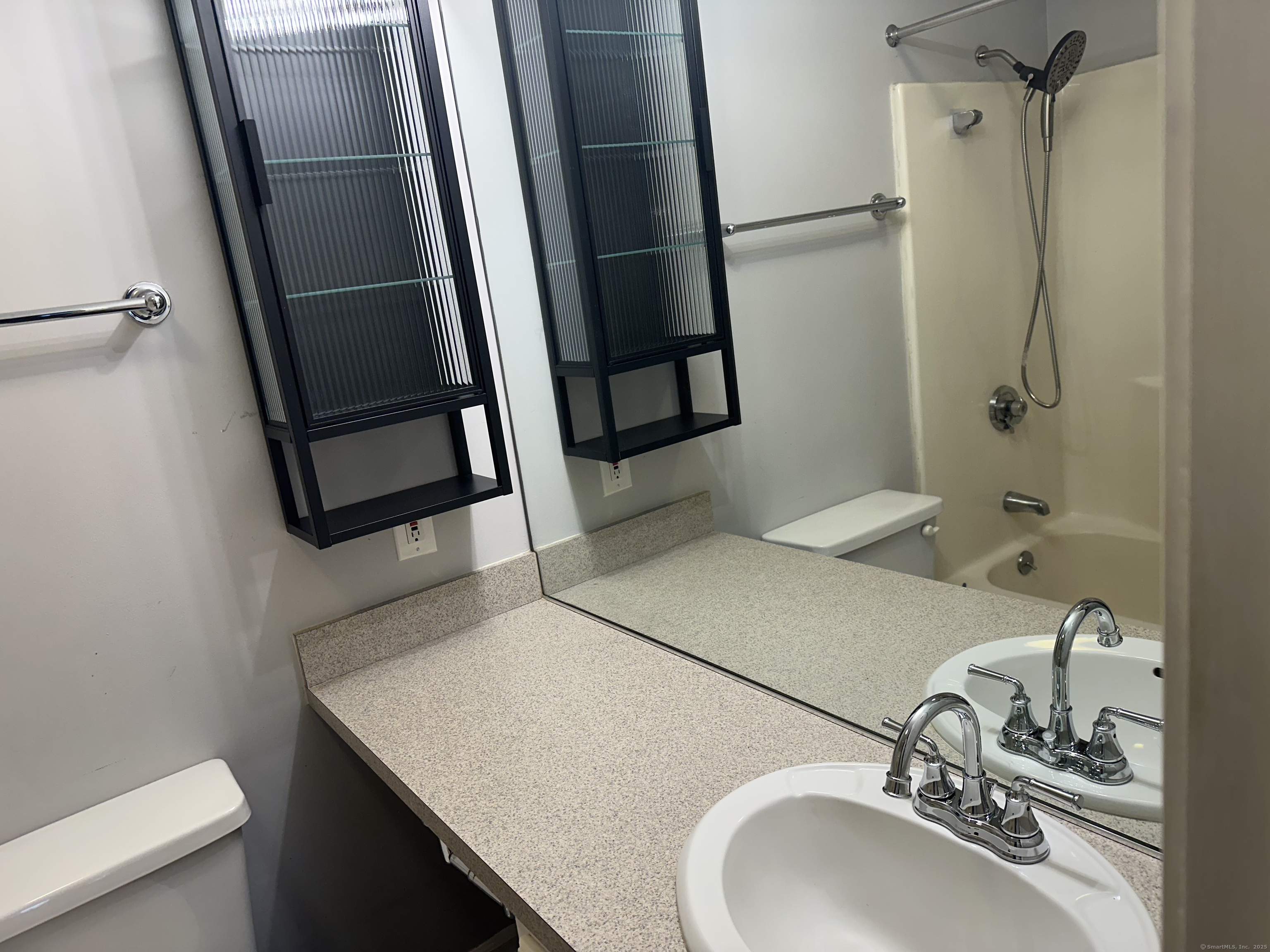 25 Grand Street APT 104