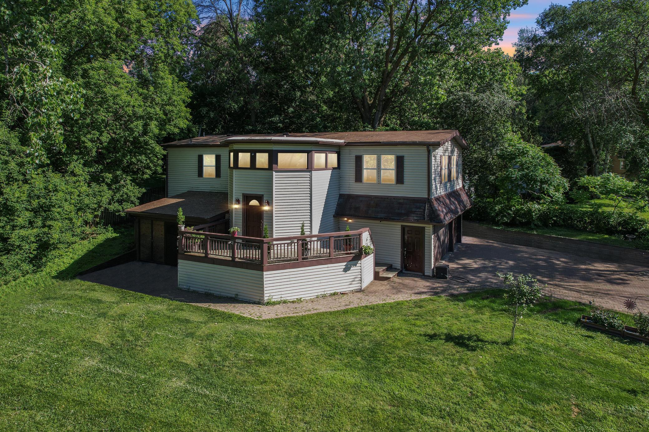 2914 Bradford Lane