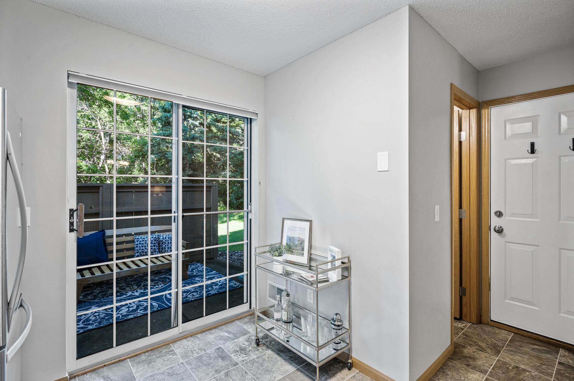 8484 Minuteman Alcove