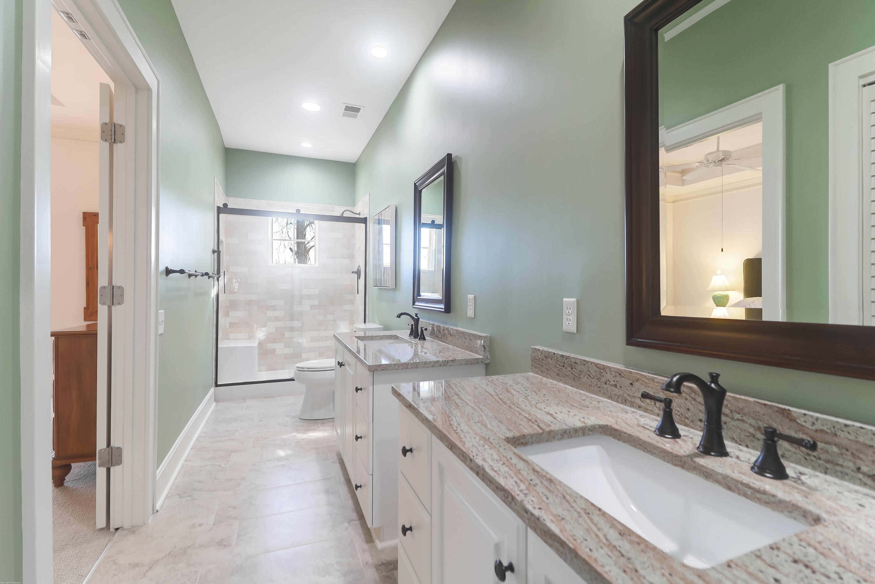 400 Kinloss Country Lane