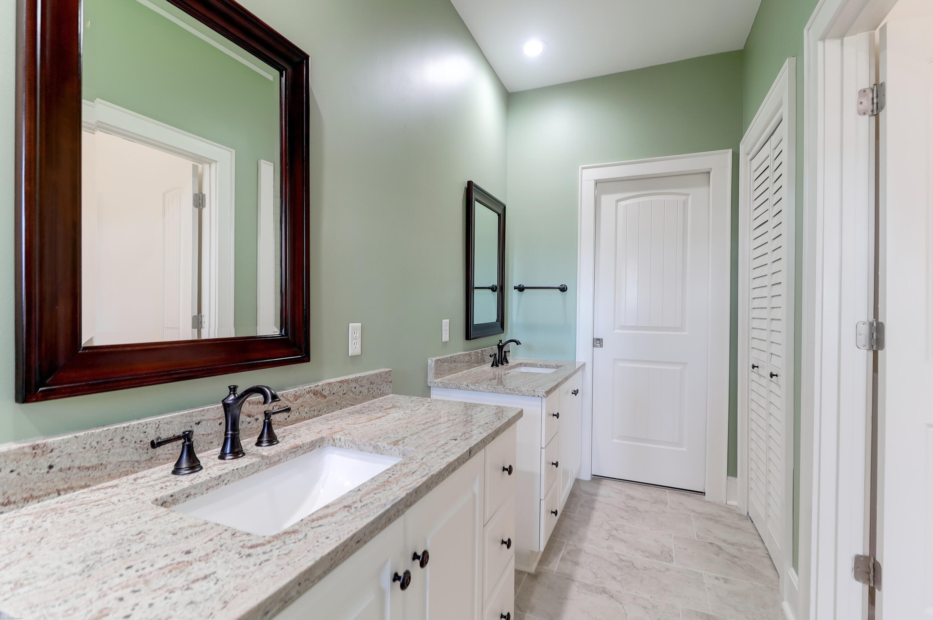 400 Kinloss Country Lane