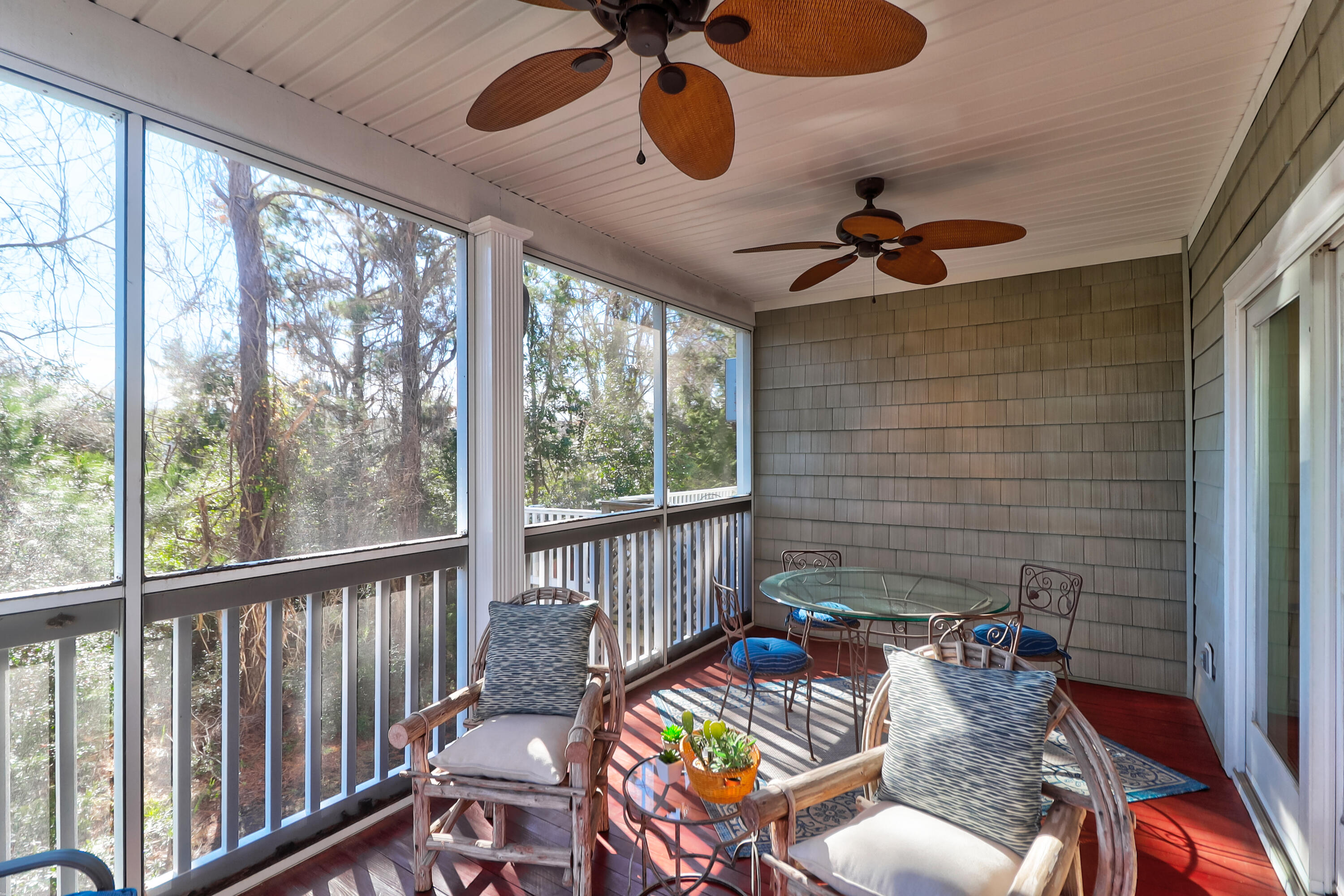 400 Kinloss Country Lane