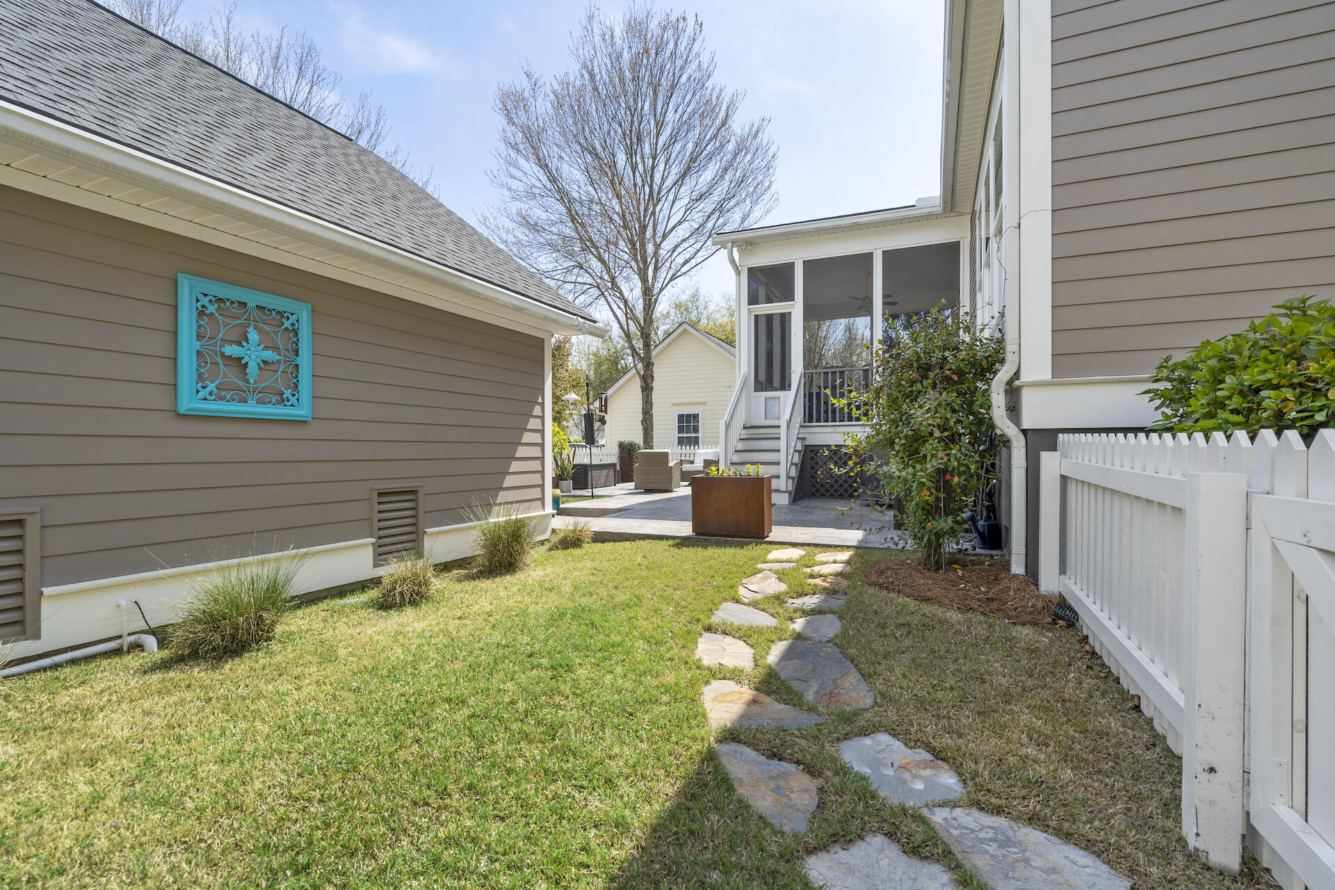 1706 Sailmaker Street