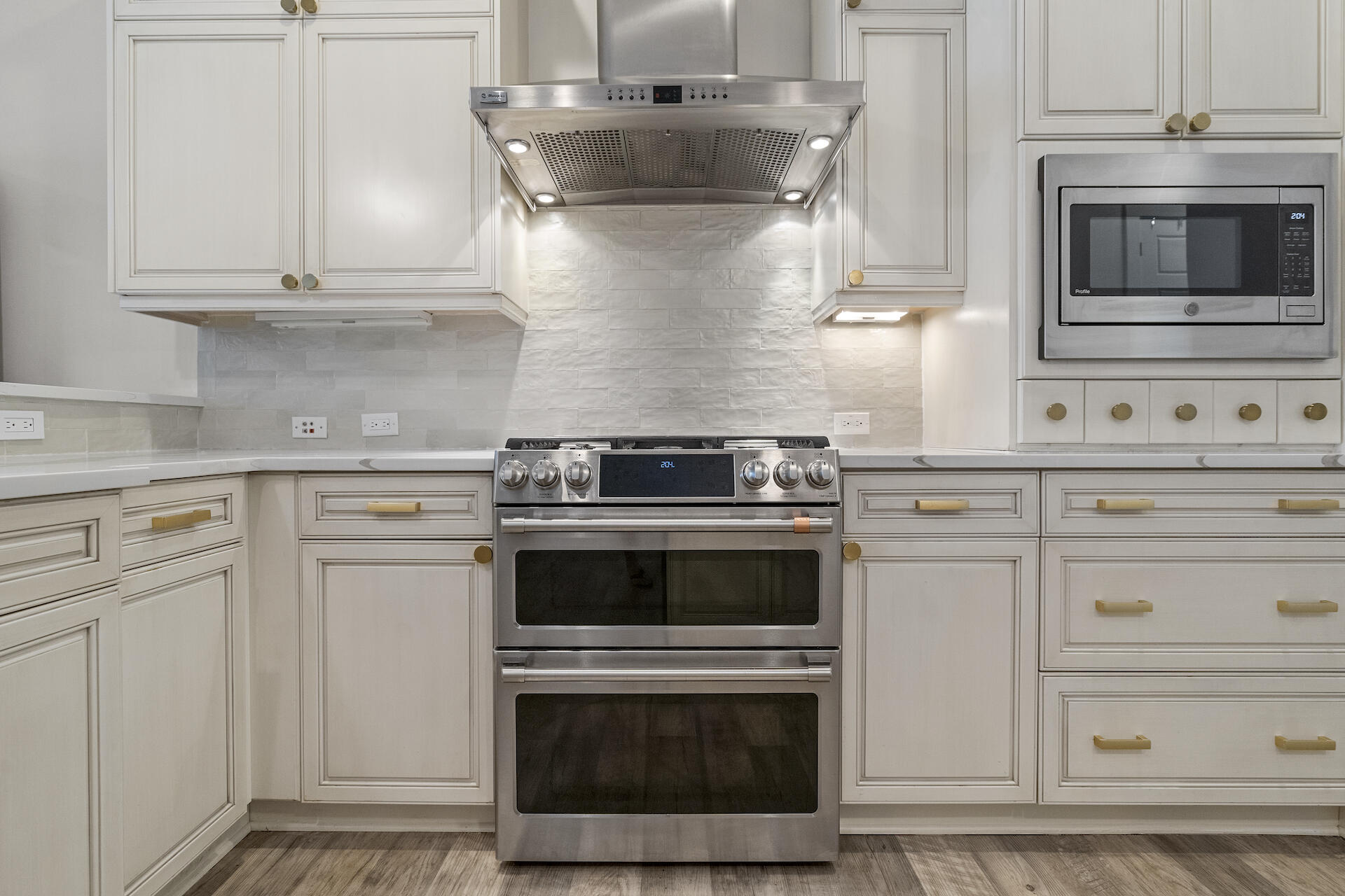 1706 Sailmaker Street