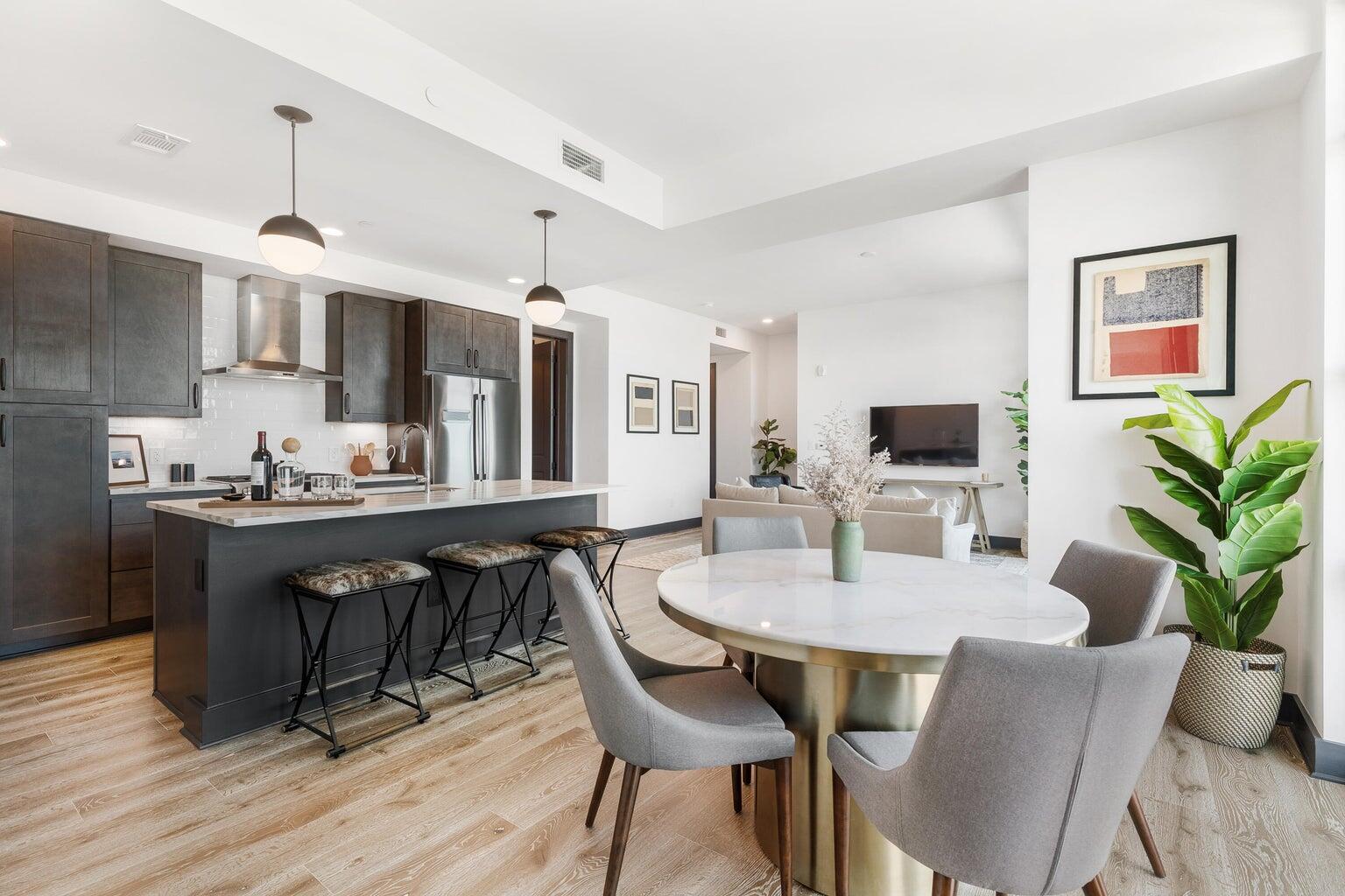 5 Gadsdenboro Street # 207