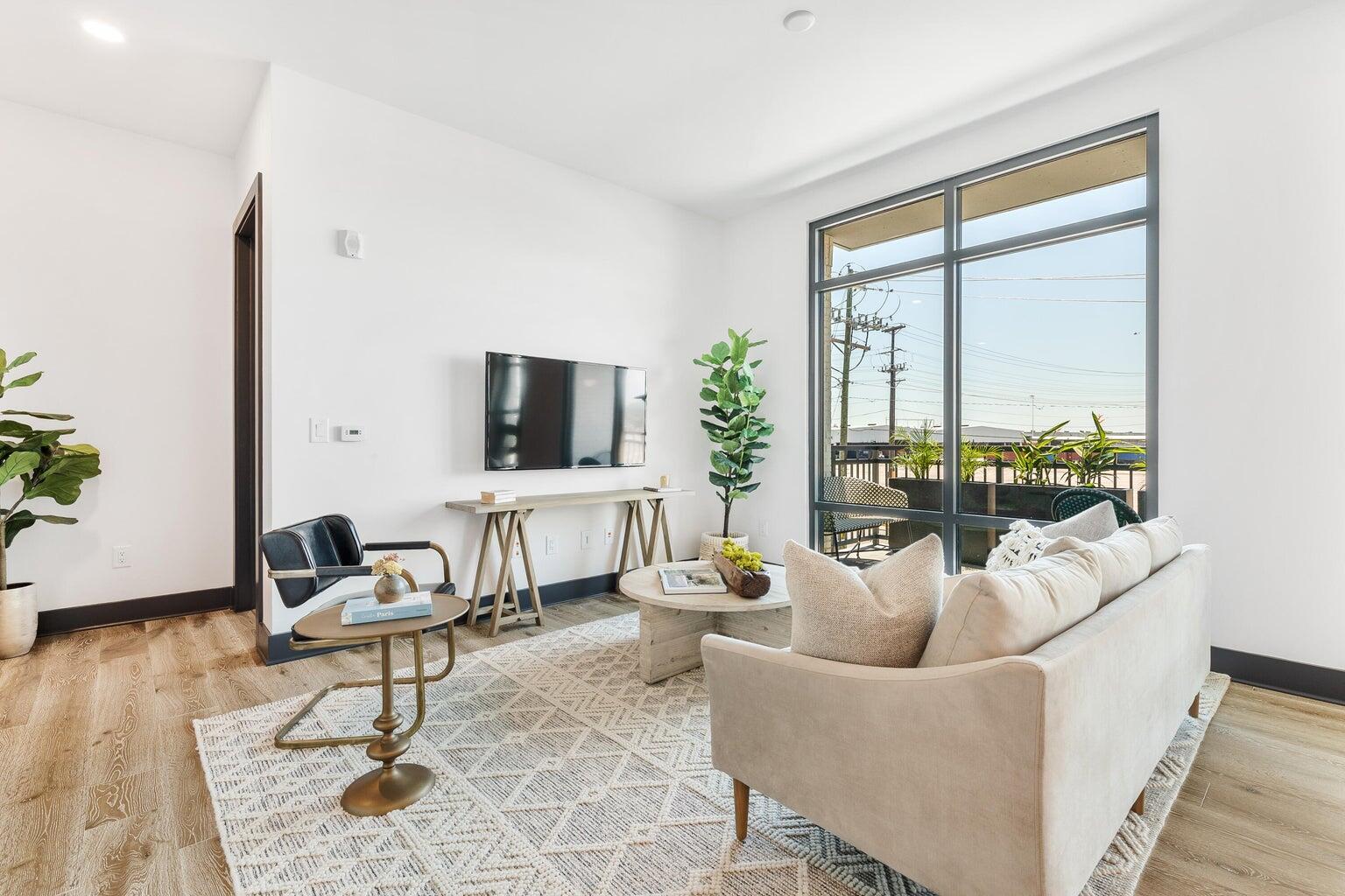 5 Gadsdenboro Street # 207