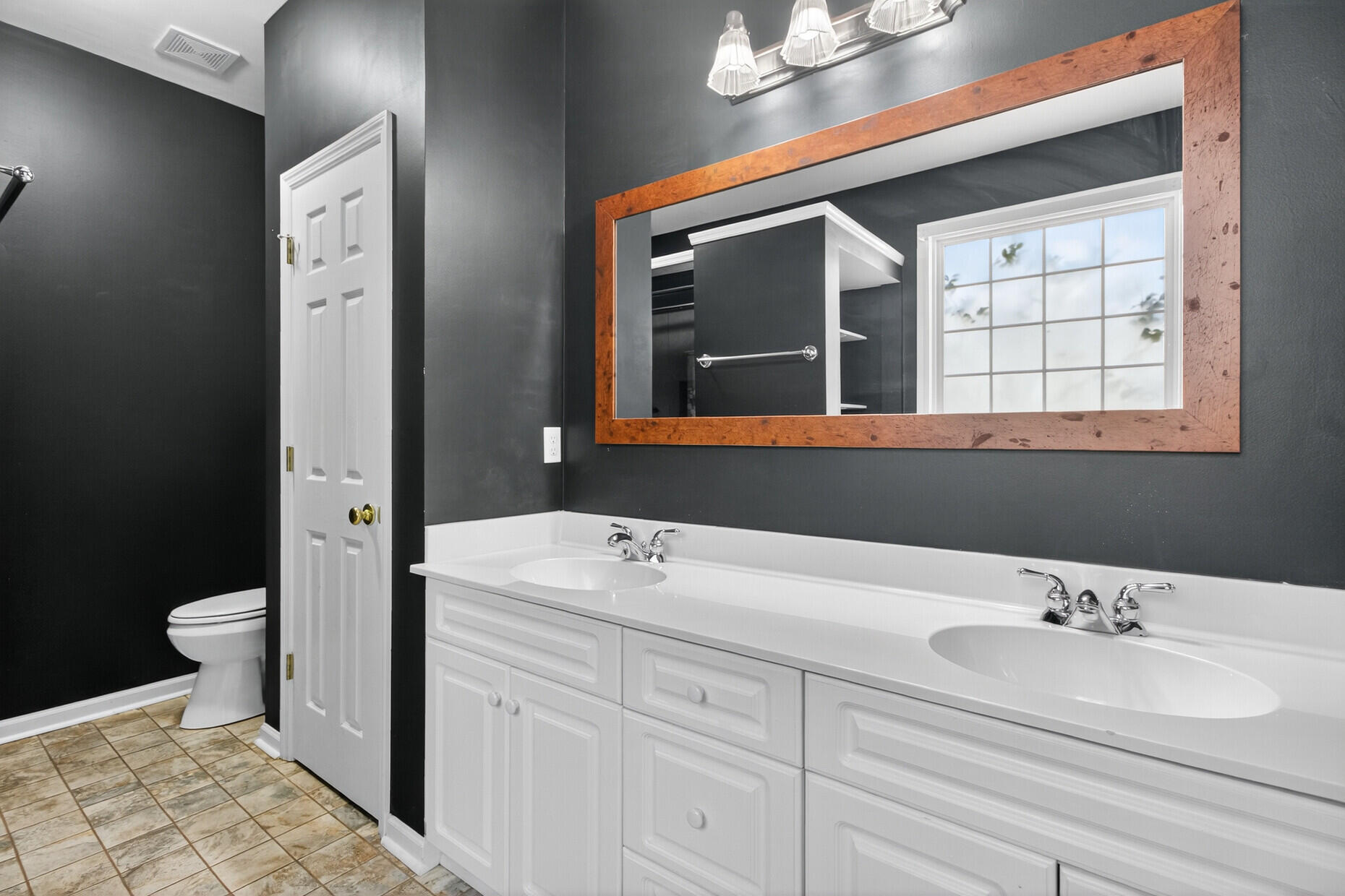 172 Thousand Oaks Circle