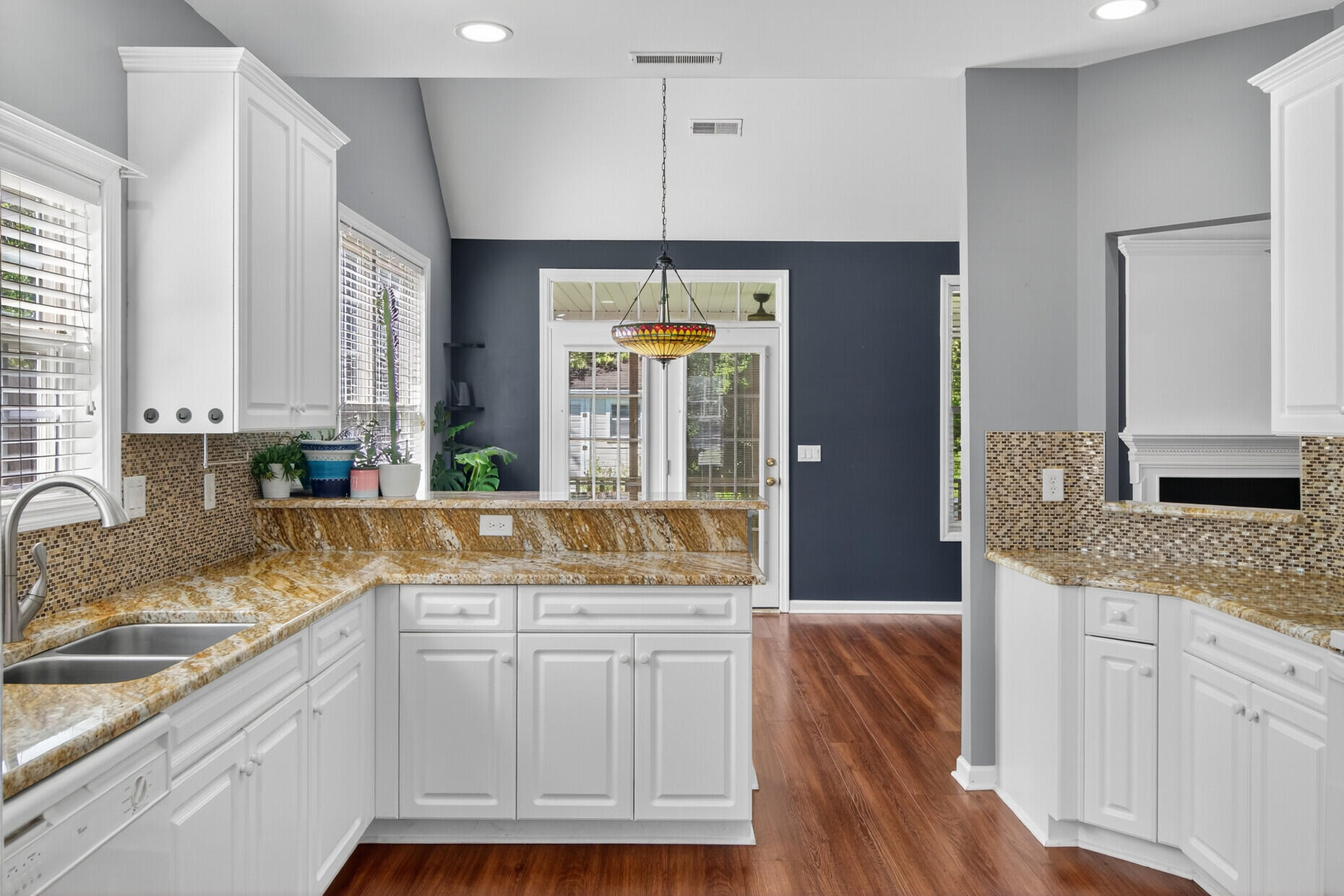 172 Thousand Oaks Circle