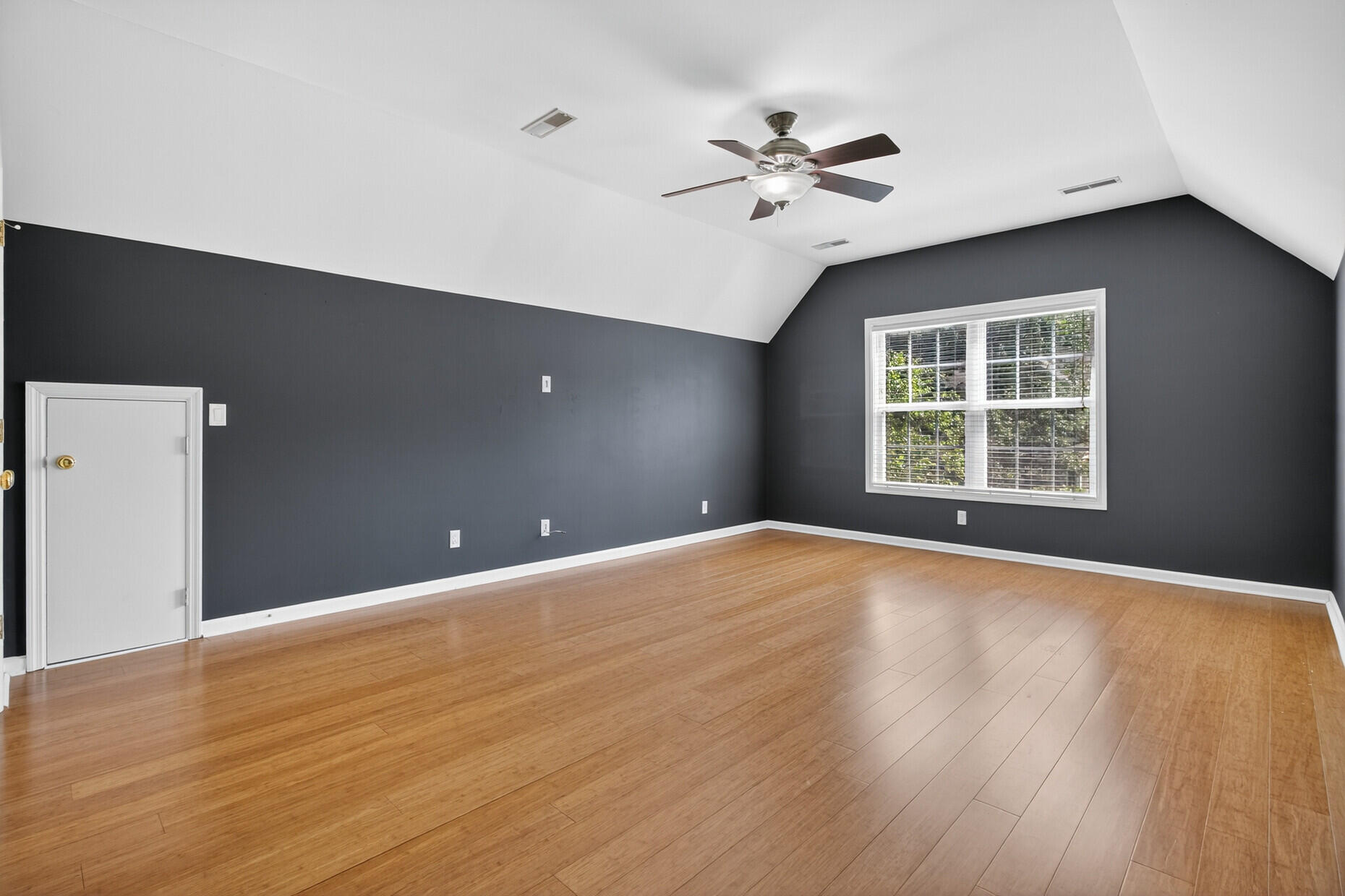 172 Thousand Oaks Circle