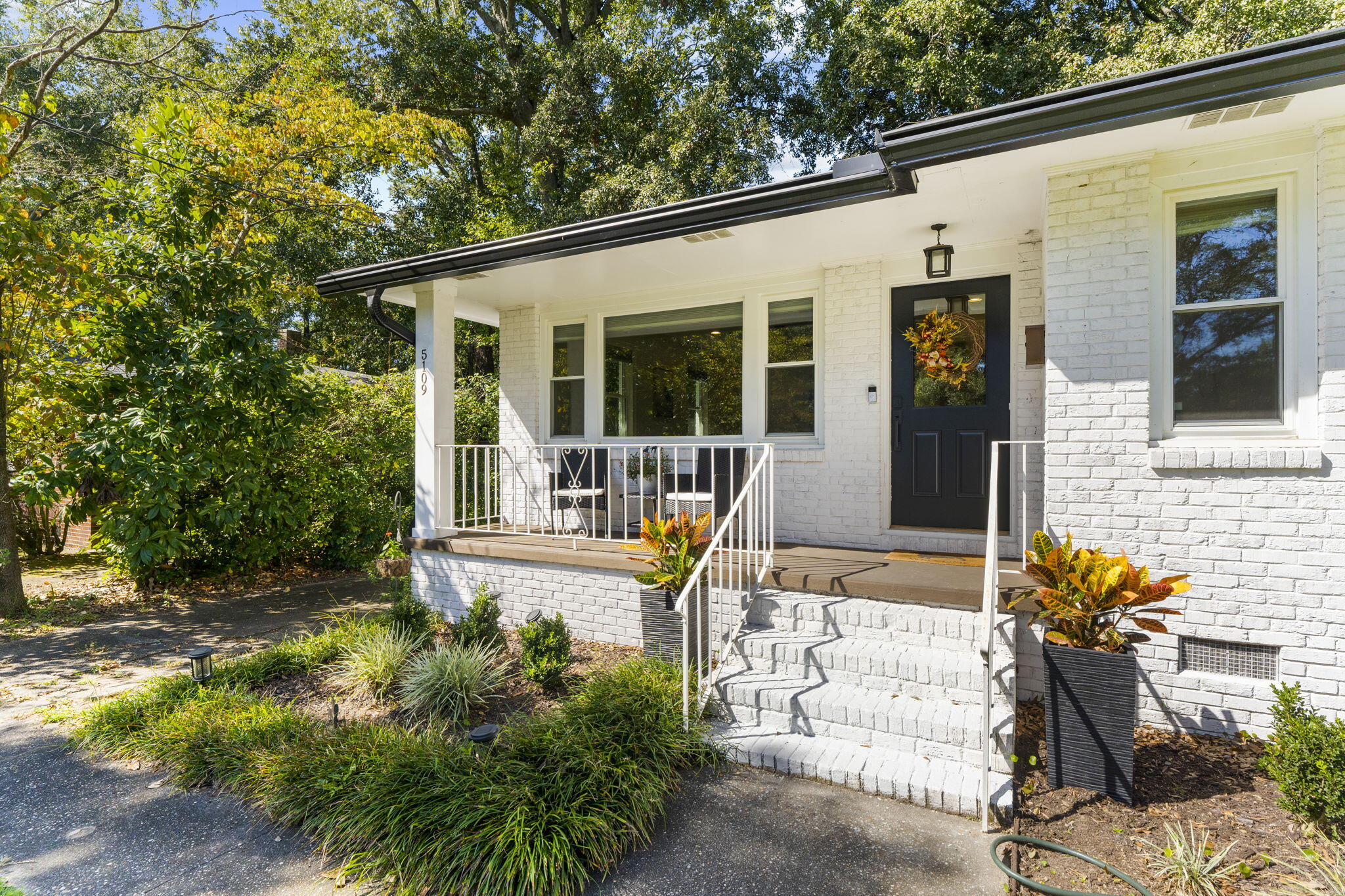 5109 Victoria Avenue