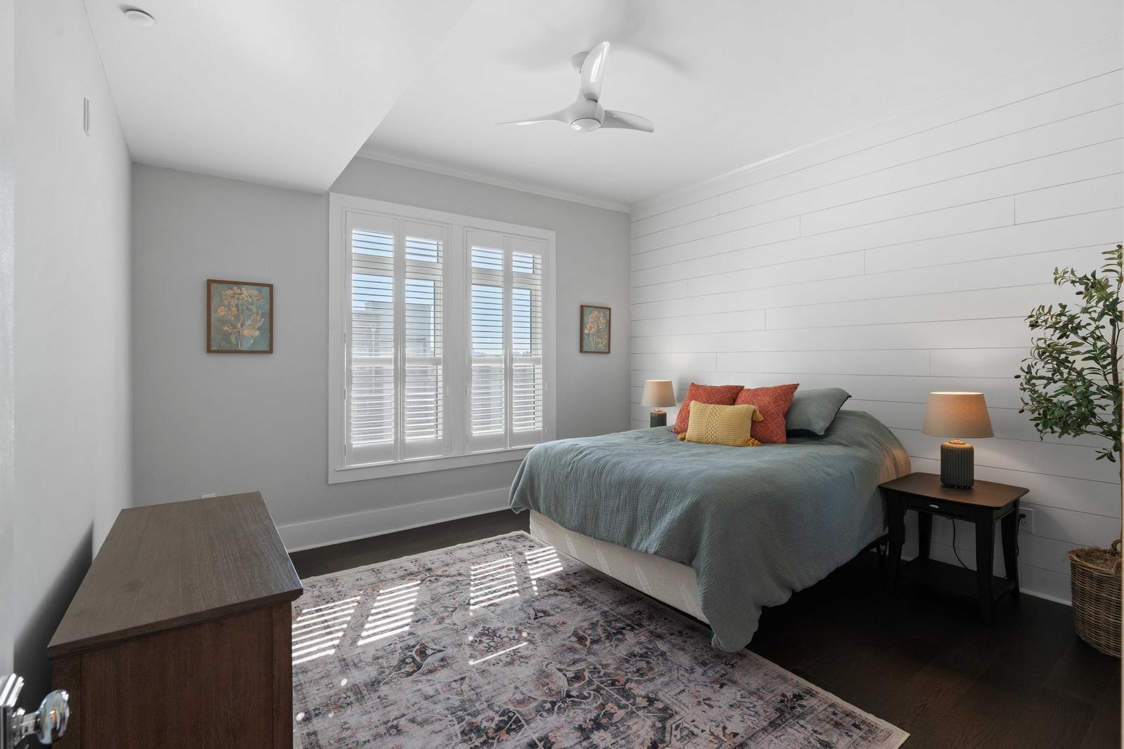 145 Pier View Street # 404