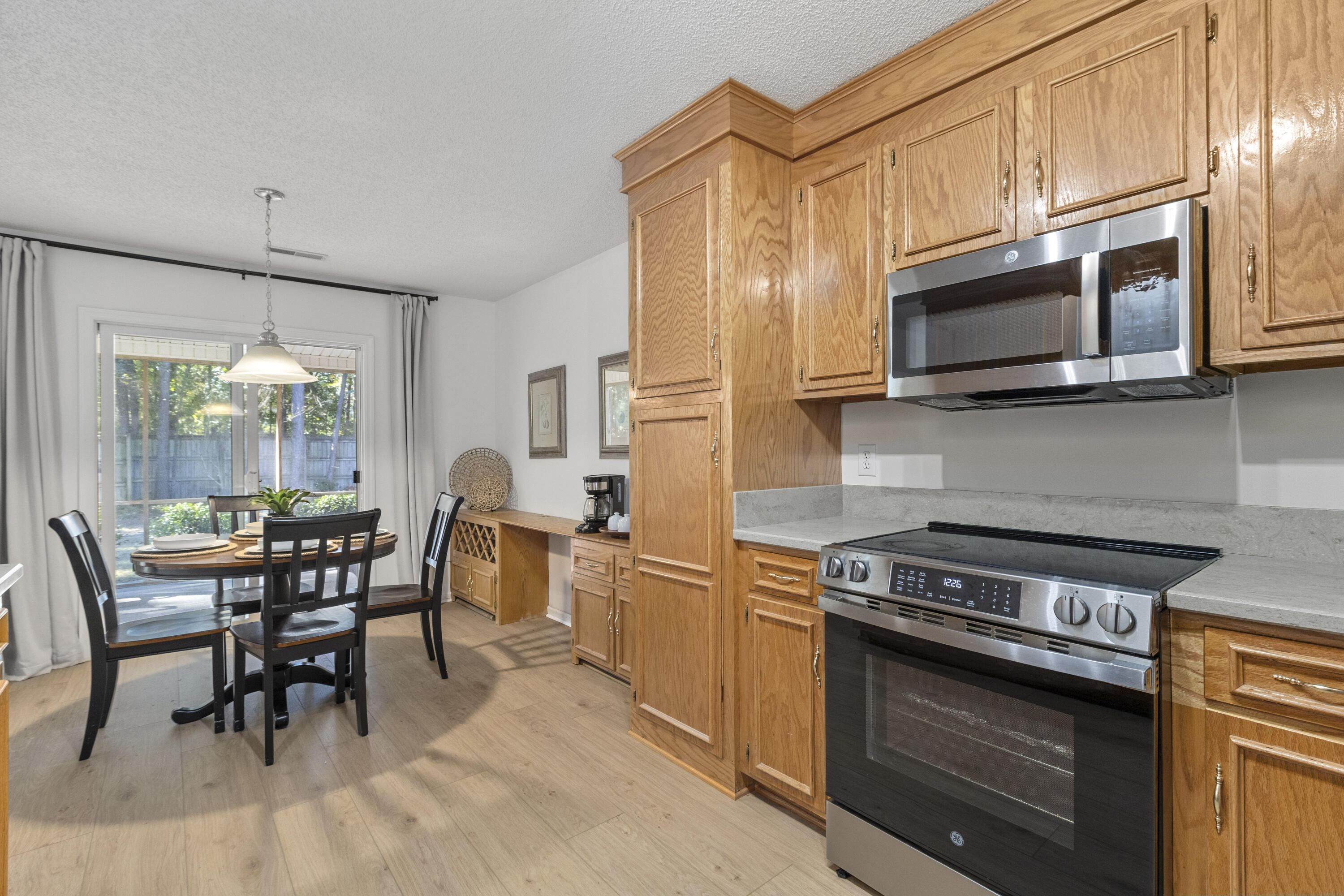 102 S Knightsbridge Court