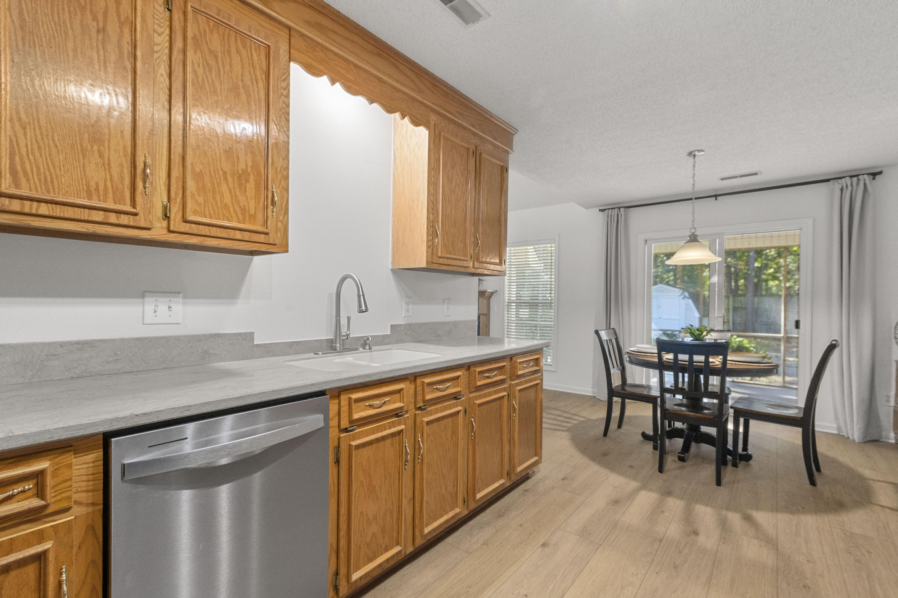 102 S Knightsbridge Court