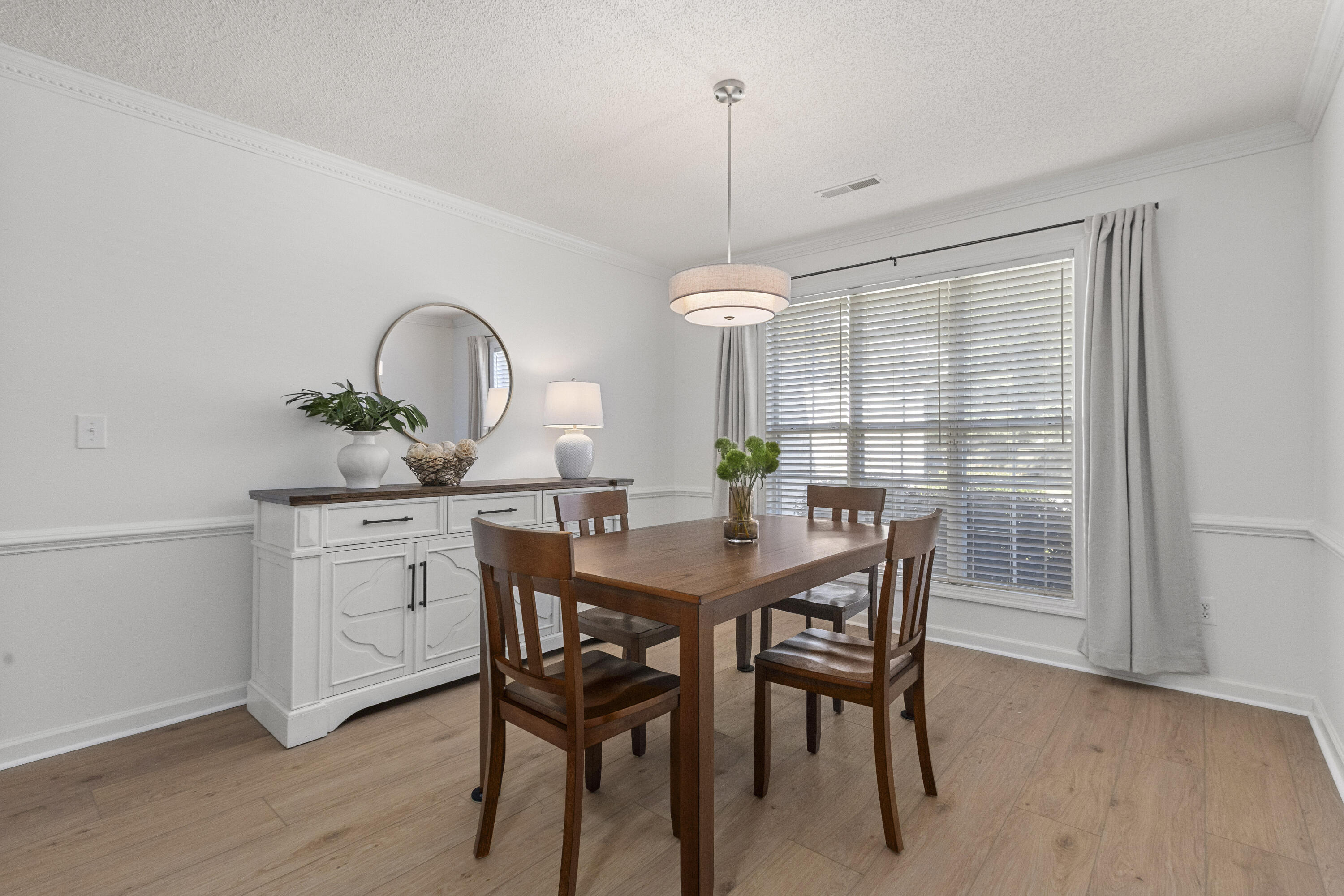 102 S Knightsbridge Court