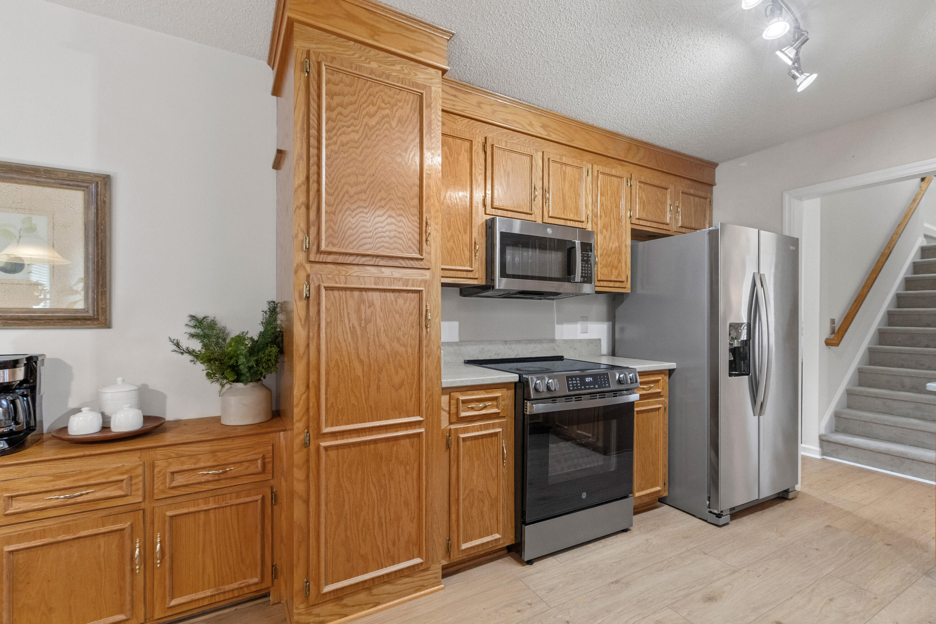 102 S Knightsbridge Court