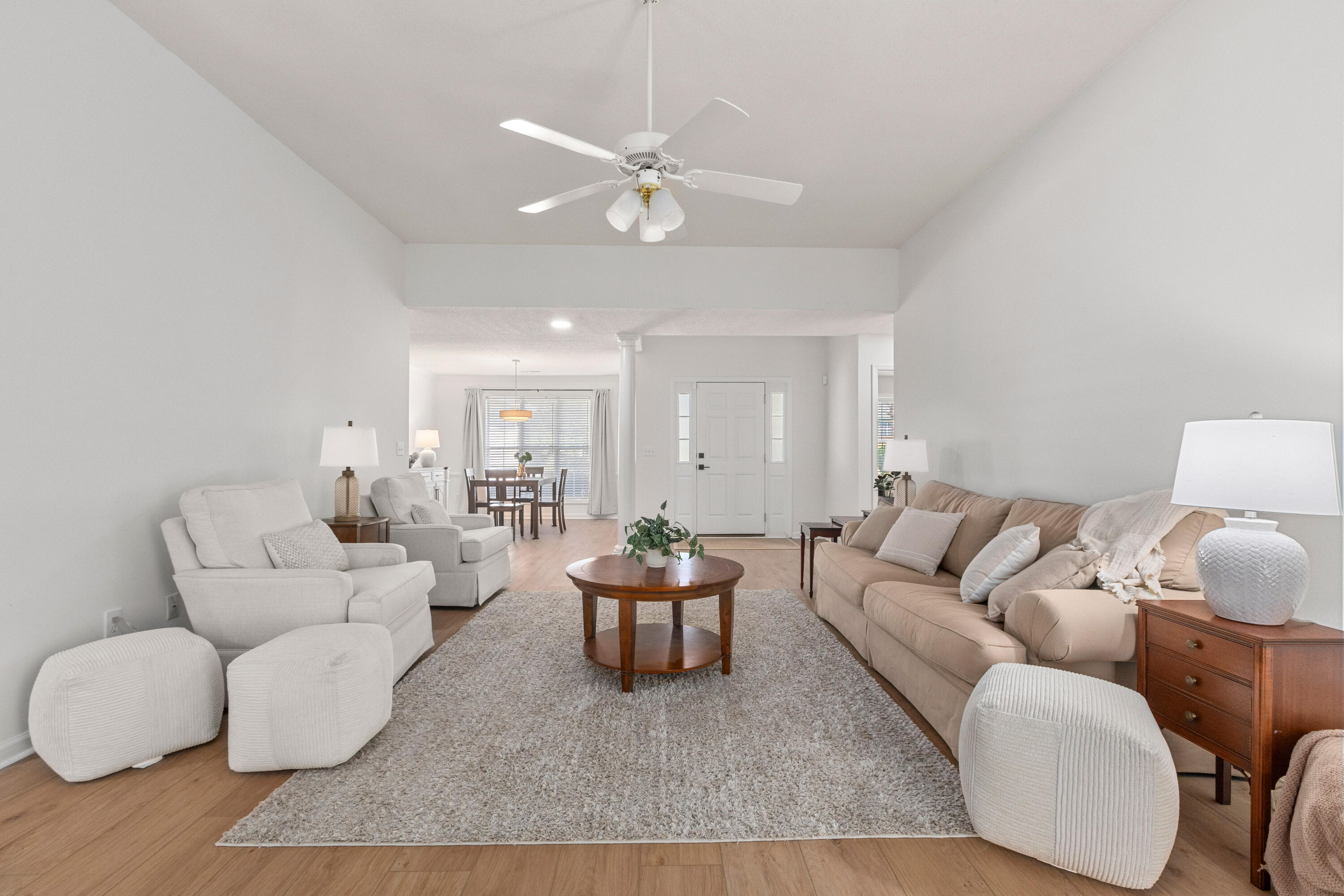 102 S Knightsbridge Court