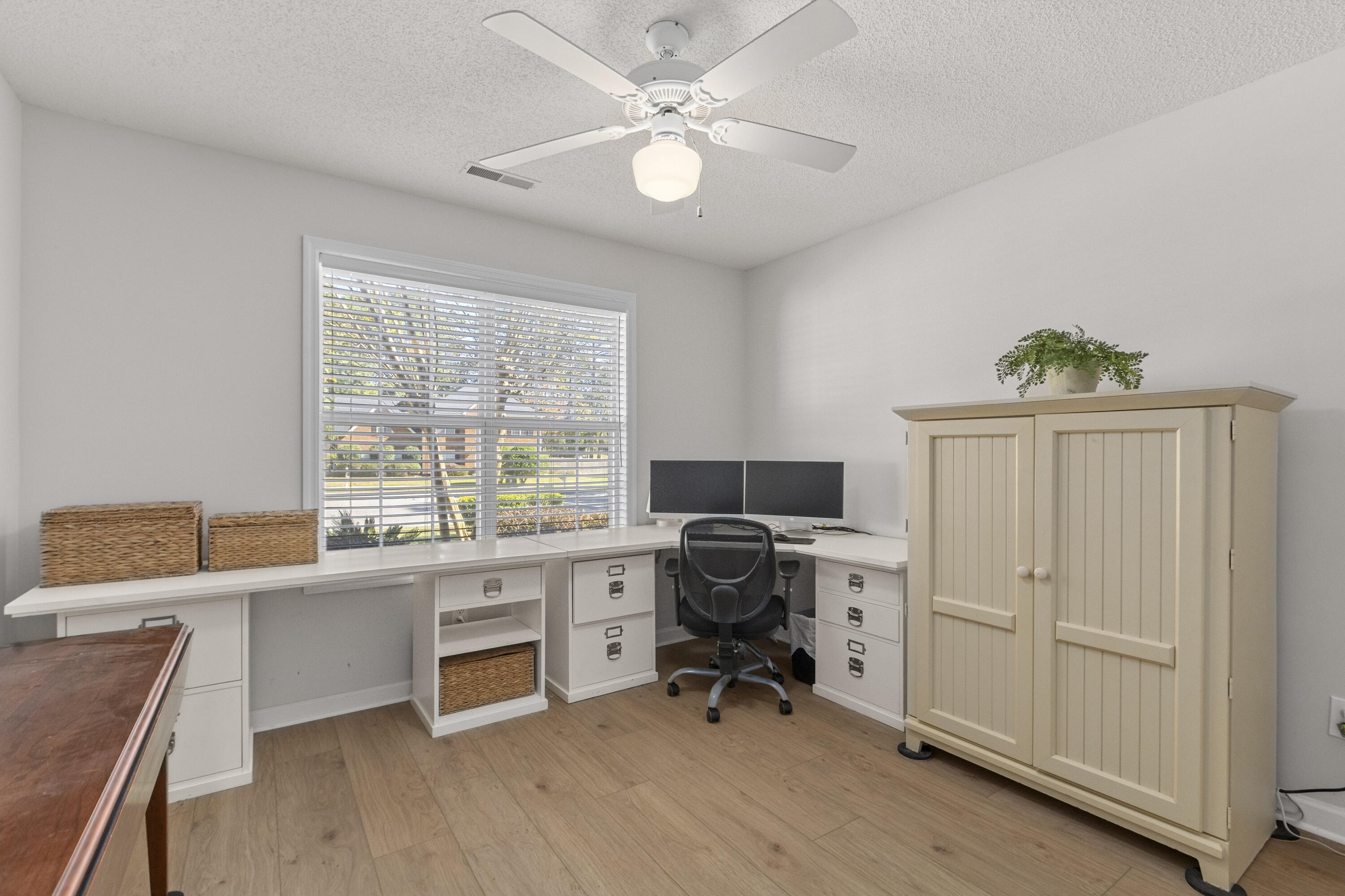 102 S Knightsbridge Court