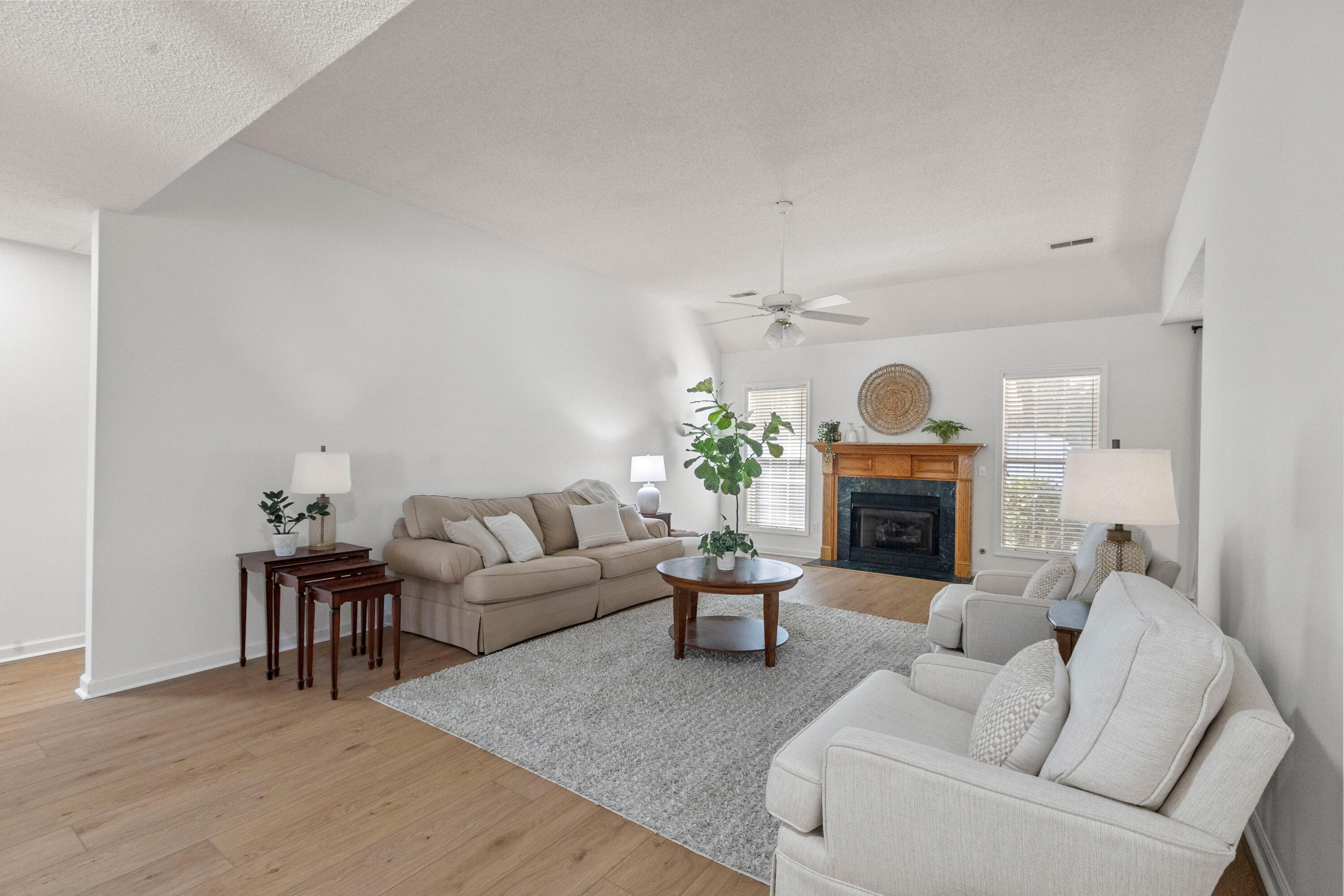 102 S Knightsbridge Court