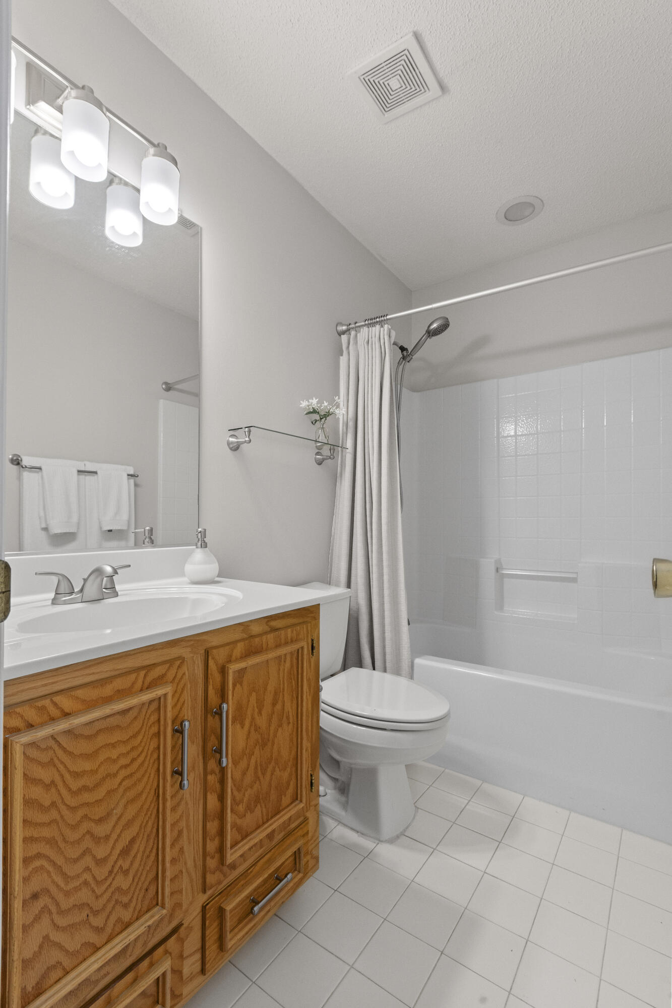 102 S Knightsbridge Court