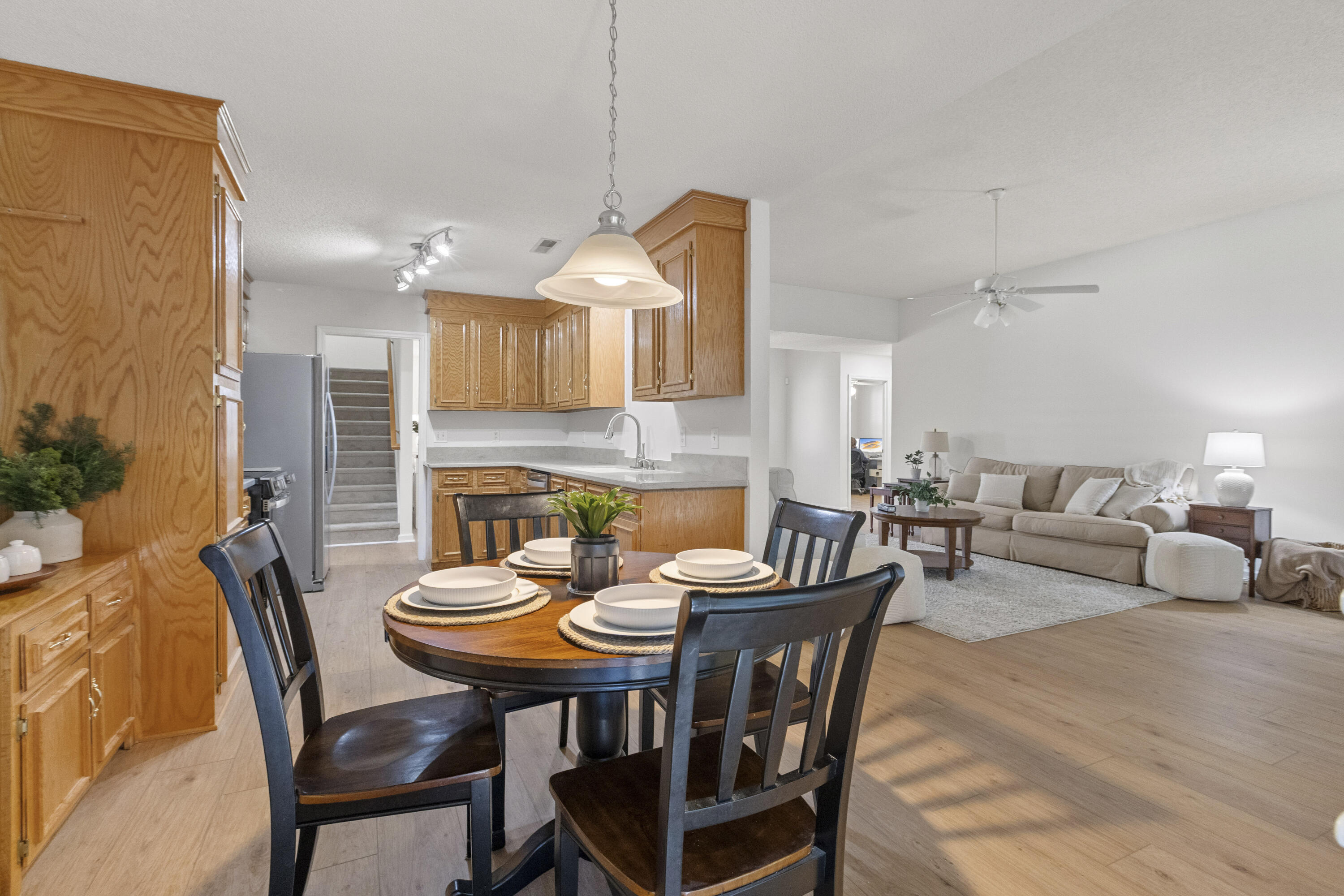 102 S Knightsbridge Court