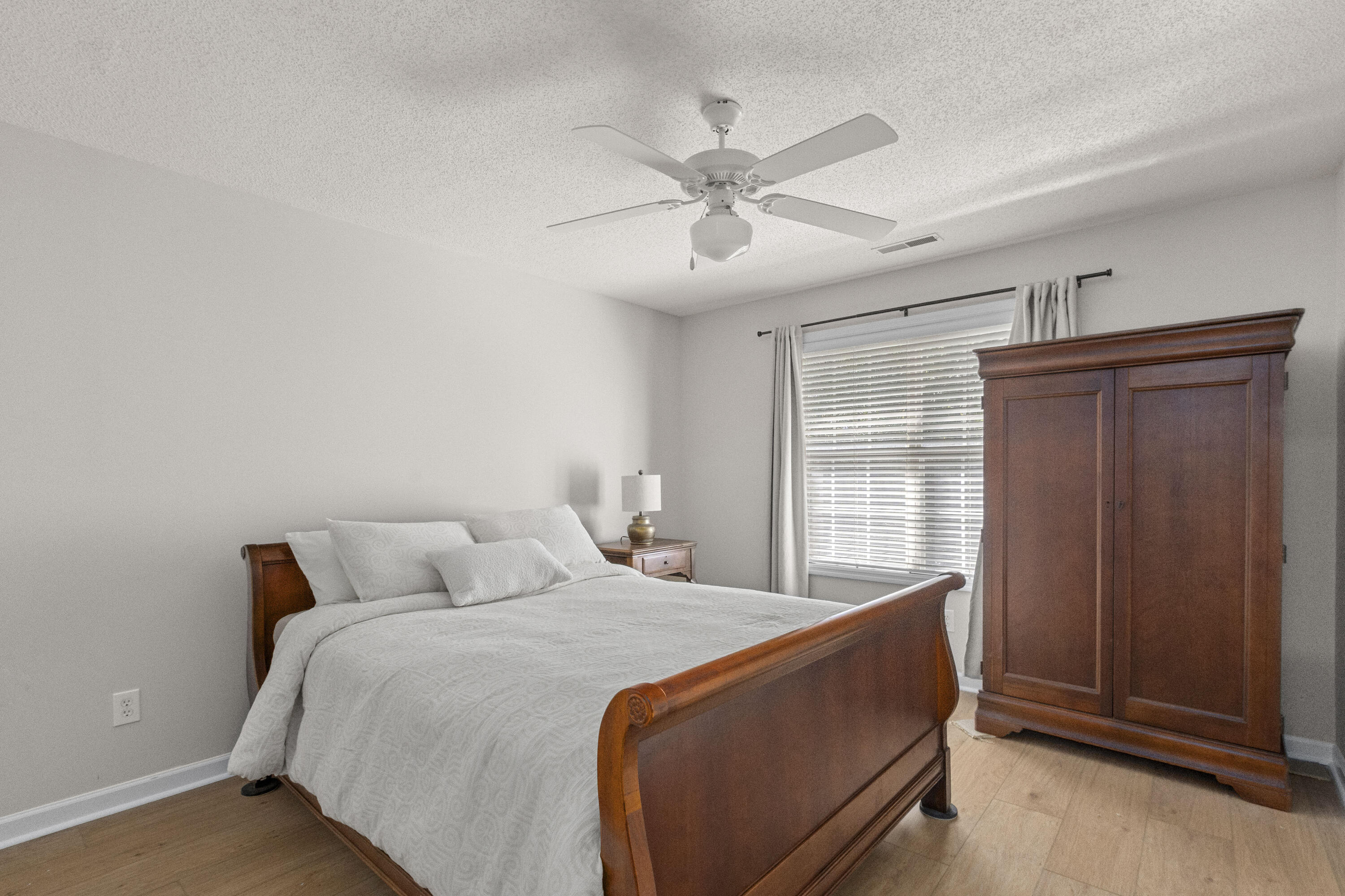 102 S Knightsbridge Court