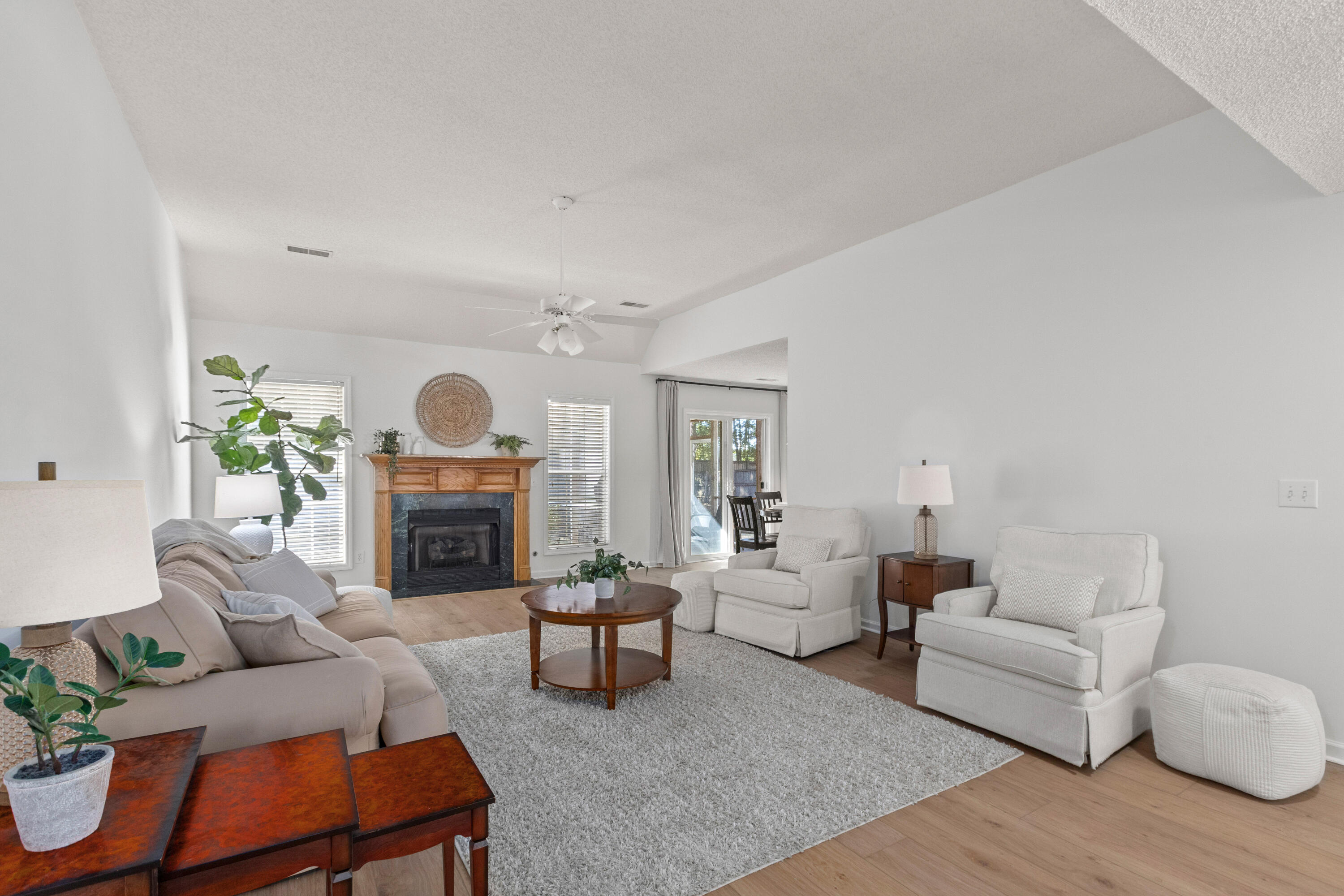 102 S Knightsbridge Court